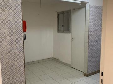 Retasado Venta Piso 2 dormitorios balcón z/Bancaria en Centro U$S89.000.