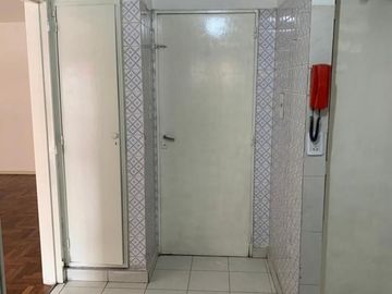 Retasado Venta Piso 2 dormitorios balcón z/Bancaria en Centro U$S89.000.