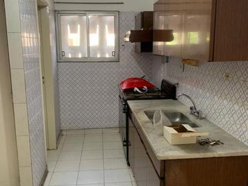 Retasado Venta Piso 2 dormitorios balcón z/Bancaria en Centro U$S89.000.