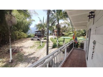 VENTA DE FINCA PEQUEÑA EN SALENTO, QUINDO, COLOMBIA