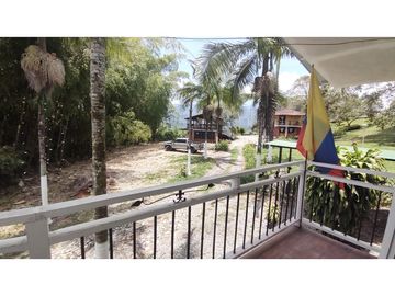 VENTA DE FINCA PEQUEÑA EN SALENTO, QUINDO, COLOMBIA