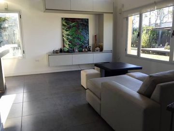 Exclusiva Casa-Quinta con Pileta - Gran parque - 3 amb!! Barrio 4 Robles