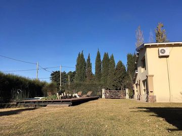 Exclusiva Casa-Quinta con Pileta - Gran parque - 3 amb!! Barrio 4 Robles