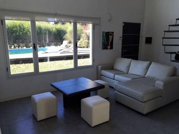 Exclusiva Casa-Quinta con Pileta - Gran parque - 3 amb!! Barrio 4 Robles