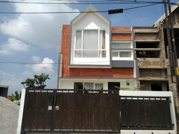 Rumah Ready Stock di Cihanjuang Cimahi 2 Lantai