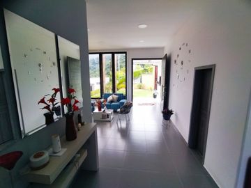 Venta de Casa Campestre en Floridablanca - C.R. Guadalquivir. Cod V5983