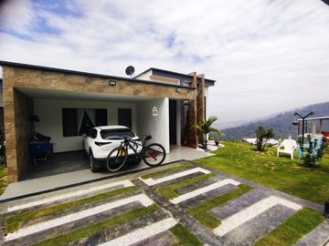 Venta de Casa Campestre en Floridablanca - C.R. Guadalquivir. Cod V5983