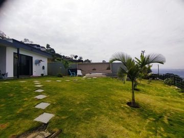 Venta de Casa Campestre en Floridablanca - C.R. Guadalquivir. Cod V5983