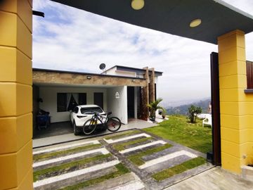 Venta de Casa Campestre en Floridablanca - C.R. Guadalquivir. Cod V5983
