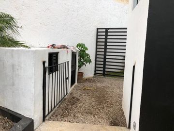 Casa Sola en Ahuatepec, Cuernavaca, Morelos/ CAEN-673-Cs