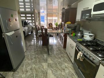 casa en venta en barrio granada. Cod V408433