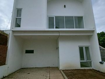 Rumah Baru 2 lantai di Cimahi Dekat SMAN 1 Ngamprah