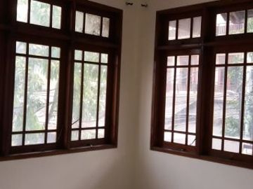 Disewakan Rumah Di Jl.Bambu Kuning Jakarta Barat