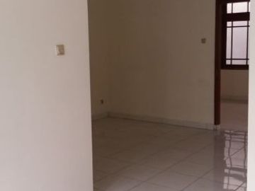 Disewakan Rumah Di Jl.Bambu Kuning Jakarta Barat