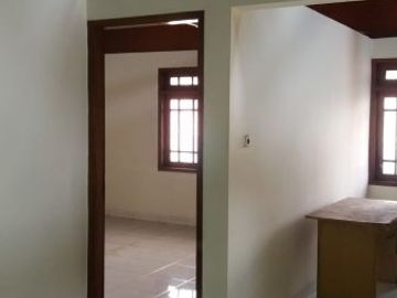 Disewakan Rumah Di Jl.Bambu Kuning Jakarta Barat