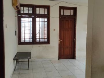 Disewakan Rumah Di Jl.Bambu Kuning Jakarta Barat
