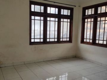 Disewakan Rumah Di Jl.Bambu Kuning Jakarta Barat