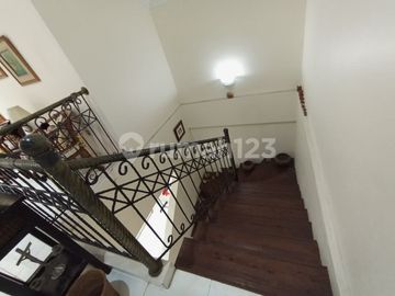 Jual Murah......Rumah3 Lantai.....4 Kamar..... Bebas Banjir di Villa Permata Kelapa Gadinggading