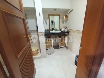 Jual Murah......Rumah3 Lantai.....4 Kamar..... Bebas Banjir di Villa Permata Kelapa Gadinggading