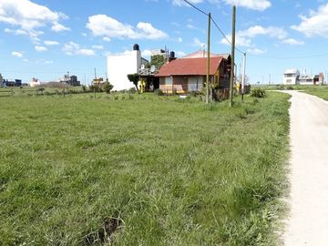 LATORRE PROP. VENDE 2 LOTES JUNTOS A 100 METROS DEL MAR,  B° CAMET NORTE -SANTA CLARA DEL MAR