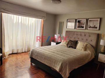 Linda Casa de 3 Pisos + 2 Cocheras en Venta - La Molina 

Esta casa se ubica en los cruces de las calles Jr. Surinam y Jr. San Juan, con cercanía a