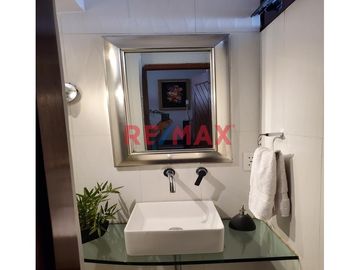 Linda Casa de 3 Pisos + 2 Cocheras en Venta - La Molina 

Esta casa se ubica en los cruces de las calles Jr. Surinam y Jr. San Juan, con cercanía a
