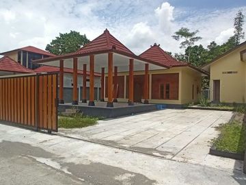 Rumah Limasan Joglo Dinding Bata Ekspose di Prambanan Klaten