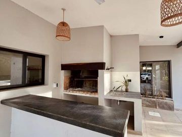 CASA en VENTA en PASO de la PATRIA-Corrientes-Arg.
