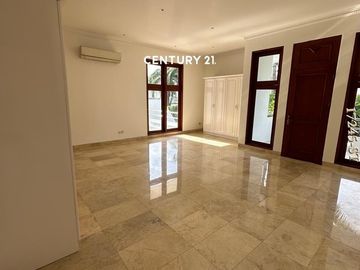 Dijual Rumah Posisi Hook  Siap Huni Di Permata Hijau