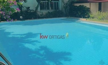 House with Pool for Sale in Dasmari&ntilde;as Village, Makati City