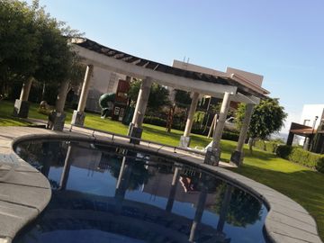 CASA EN VENTA EN CORREGIDORA BALVANERA QUERETARO CON DOBLE SEGURIDAD