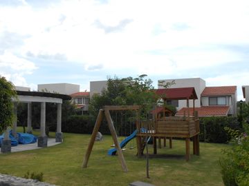 CASA EN VENTA EN CORREGIDORA BALVANERA QUERETARO CON DOBLE SEGURIDAD