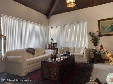 Loma Dorada casa muy conservada en VENTA de 319 mts2 GPT1951
