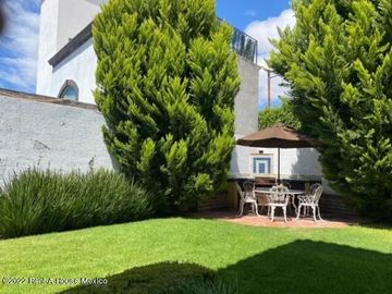 Loma Dorada casa muy conservada en VENTA de 319 mts2 GPT1951