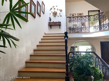 Loma Dorada casa muy conservada en VENTA de 319 mts2 GPT1951