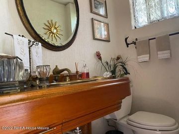 Loma Dorada casa muy conservada en VENTA de 319 mts2 GPT1951