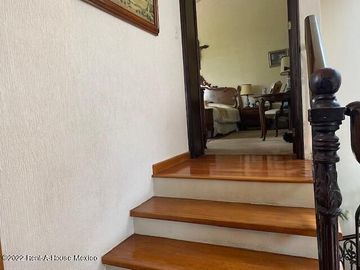 Loma Dorada casa muy conservada en VENTA de 319 mts2 GPT1951