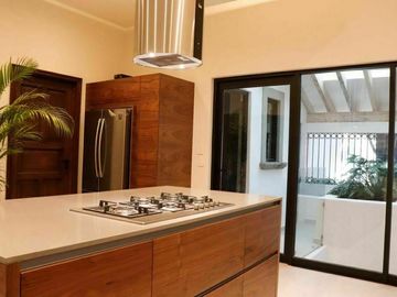 Espectacular residencia remodelada al 100% acabados de lujo.