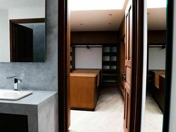 Espectacular residencia remodelada al 100% acabados de lujo.