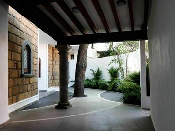 Espectacular residencia remodelada al 100% acabados de lujo.