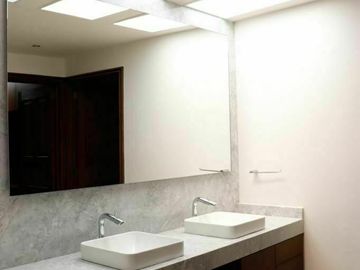 Espectacular residencia remodelada al 100% acabados de lujo.