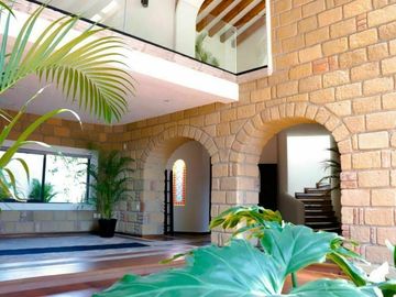 Espectacular residencia remodelada al 100% acabados de lujo.