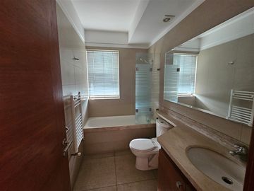 Departamento en venta de 3 dorm. en Las Condes