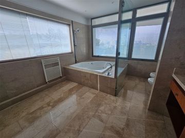 Departamento en venta de 3 dorm. en Las Condes