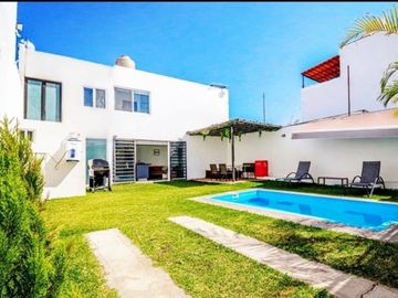 Casa en Fraccionamiento en Colinas de Santa Fe Xochitepec - TBR-914-Fr