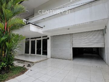 Rumah 2 Lt Luas Dan Asri Harga Dibawah NJOP Di Pulomas S9763