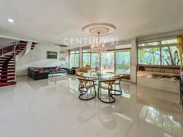 Rumah 2 Lt Luas Dan Asri Harga Dibawah NJOP Di Pulomas S9763
