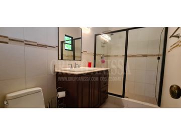 Oportunidad! Se vende Acogedora Casa en Altos del Maria