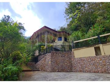 Oportunidad! Se vende Acogedora Casa en Altos del Maria