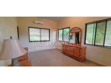 Oportunidad! Se vende Acogedora Casa en Altos del Maria